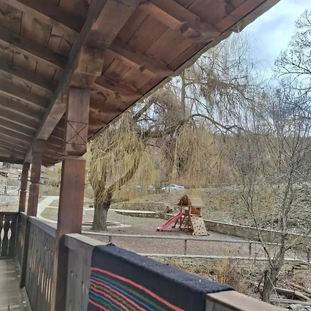 капсъзовата къща * Лещен