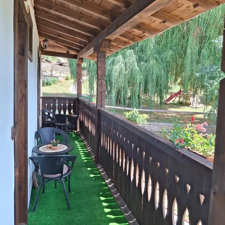 капсъзовата къща Casa de Férias Leshten