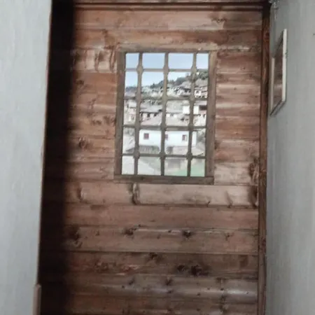 капсъзовата къща Лещен