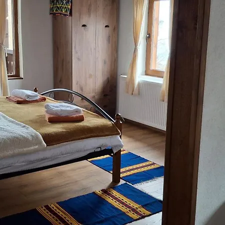 Nyaraló капсъзовата къща *