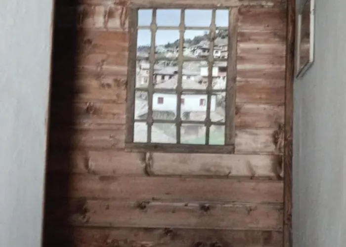 капсъзовата къща Leshten